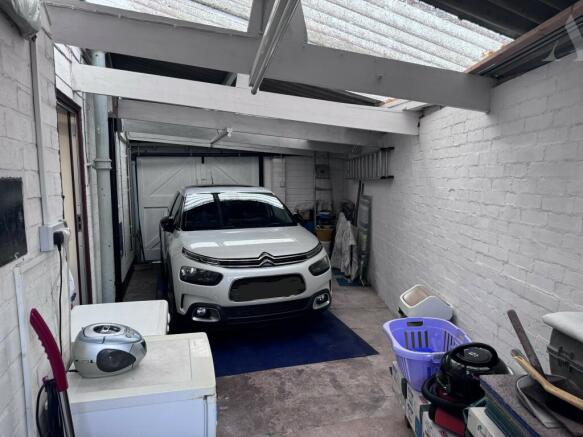 154 Catle Lane Feature Garage