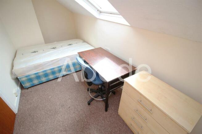 6 bed House to rent Image 12