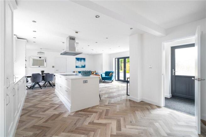 4 bed Detached for sale Image 4
