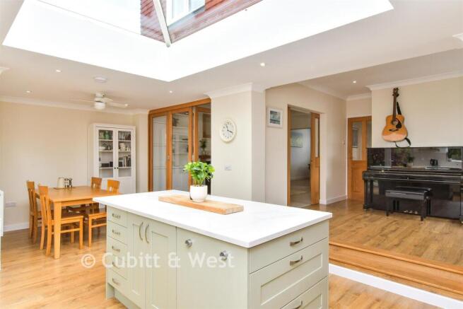 Kitchen/ Dining Area