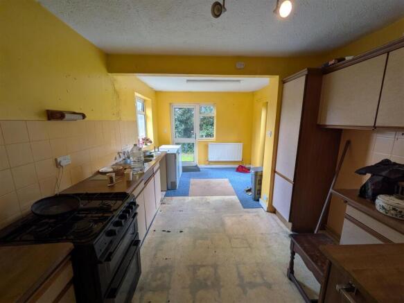 Kitchen breakfast room.jpg