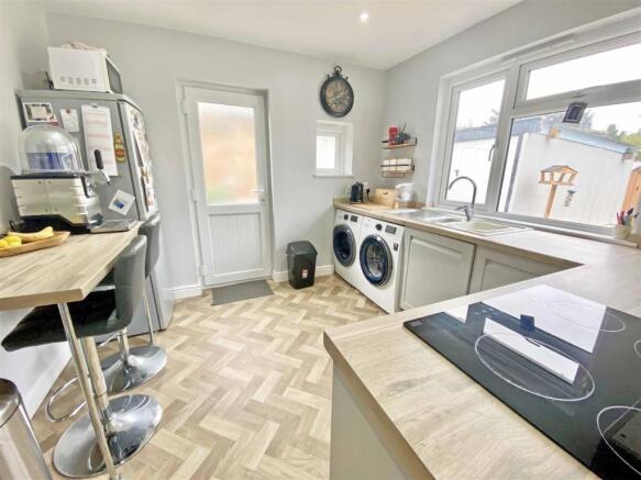 NEW Kitchen.jpg