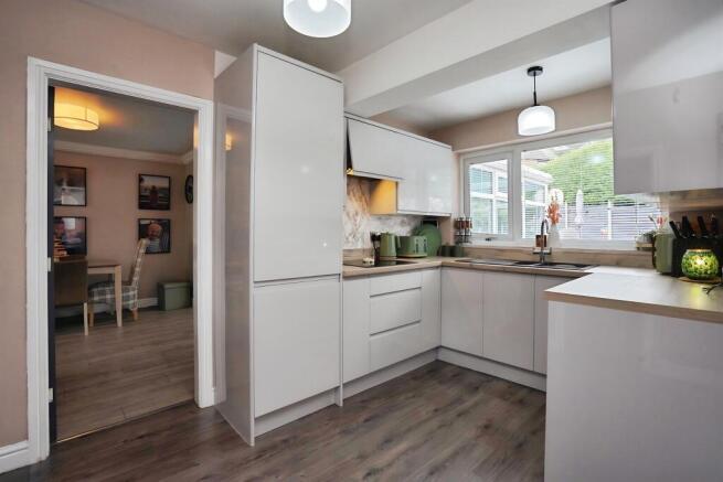3 bed Semi-Detached for sale Image 5