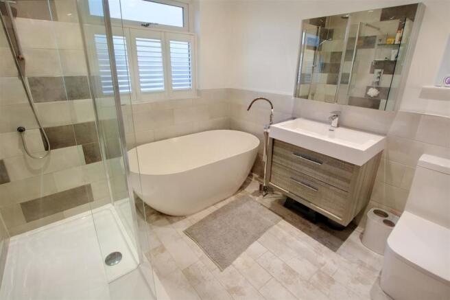 Bathroom_2.jpeg