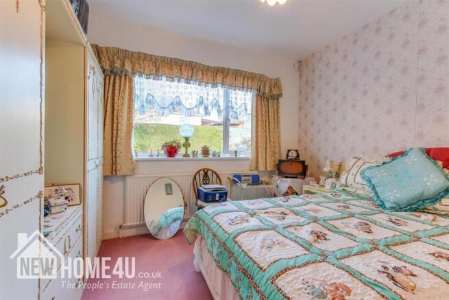 MASTER BEDROOM: