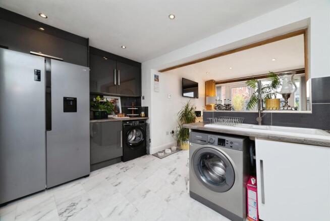 2 bed Semi-Detached for sale Image 6