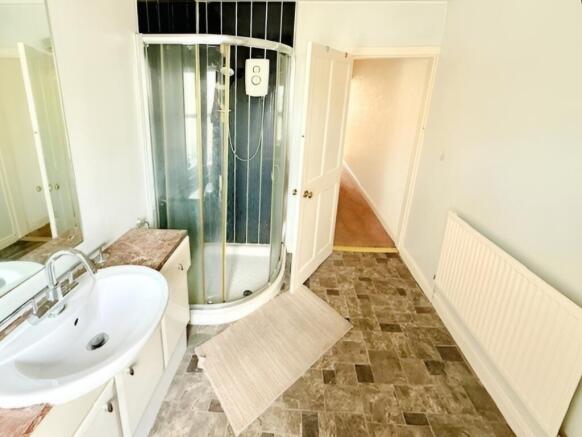 pbox-bathroom-265599.jpg