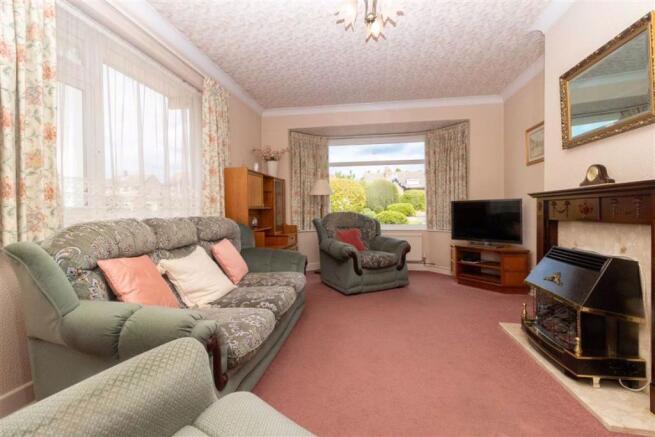 FRONT LOUNGE