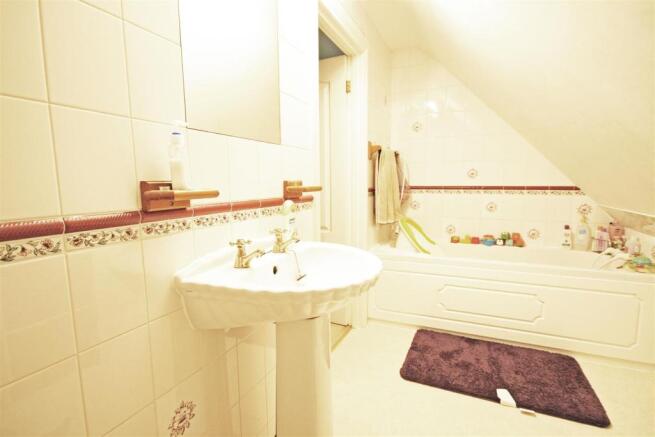 11 Newtown Road bath