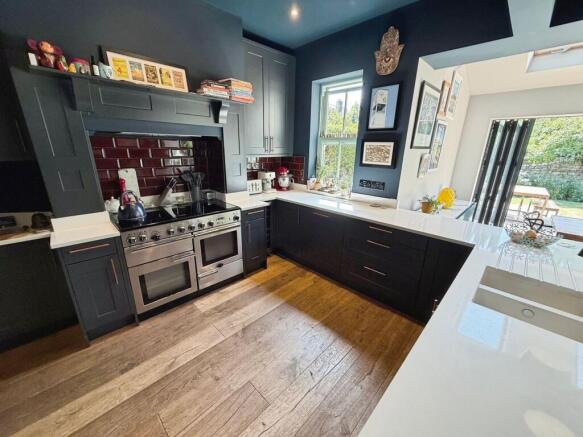 4 bed Semi-Detached for sale Image 6