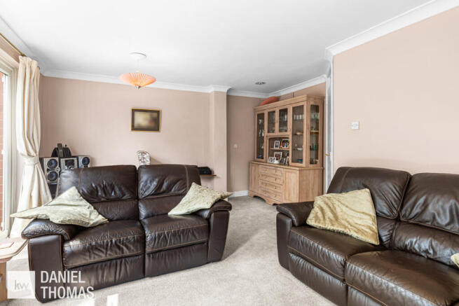 DANIEL THOMAS | Newteswell Drive, Waltham Abbey, EN9 1QF photo 4