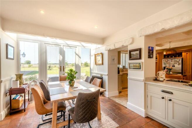 5 bed Detached for sale Image 7