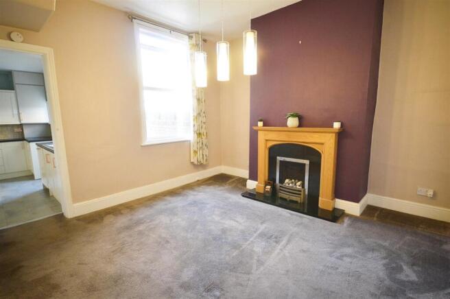 3 bed Terraced to rent Image 4
