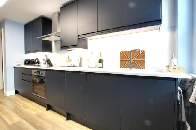 2 bed Flat for sale Image 8