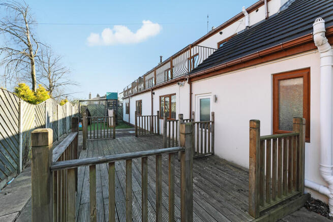 4 bed Semi-Detached for sale Image 5