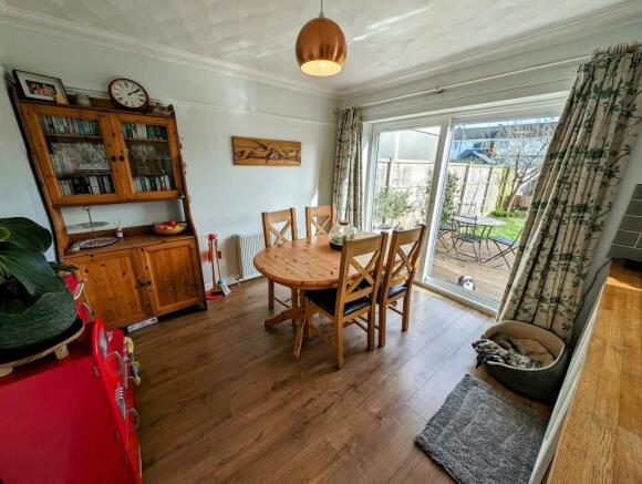 32 quedgeley kitchen 4.jpg
