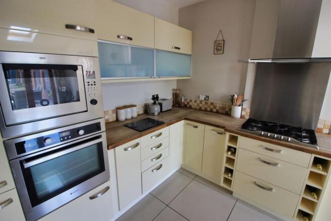 KITCHEN DINING ROOM