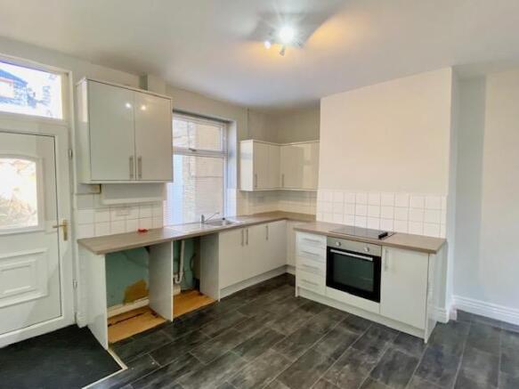 2 bed Terraced to rent Image 4