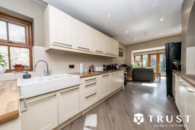 4 bed Detached Bungalow for sale Image 4