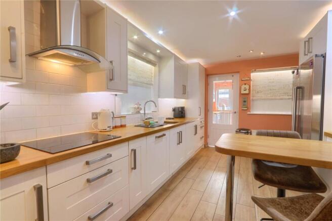 4 bed Semi-Detached for sale Image 4