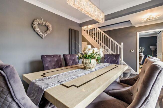 5 bed Detached for sale Image 11