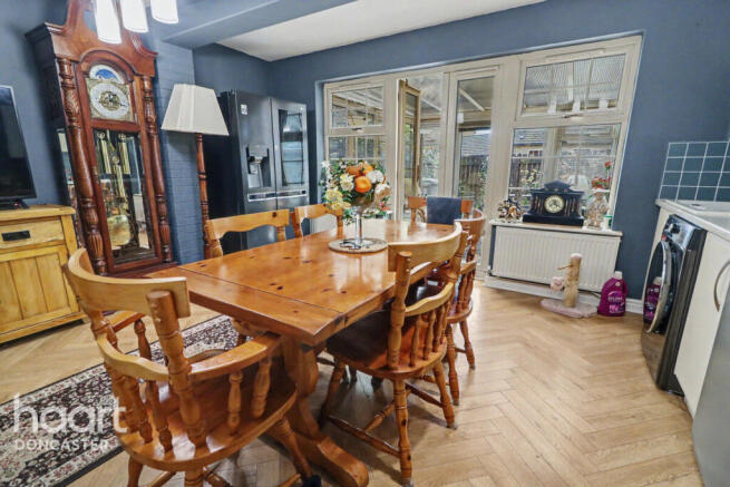 4 bed Town House for sale Image 7