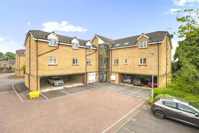 2 bed Apartment for sale Image 6