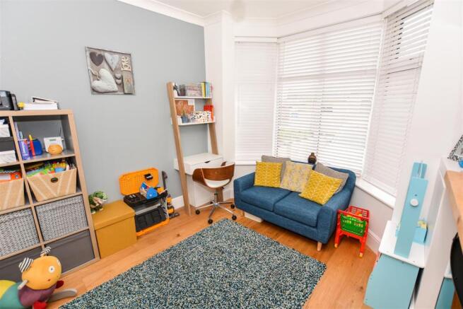 BAY FRONTED SITTING ROOM
