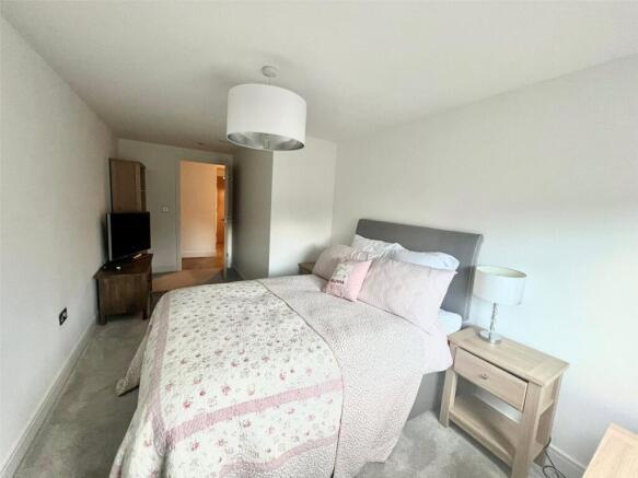2 bed Flat to rent Image 5