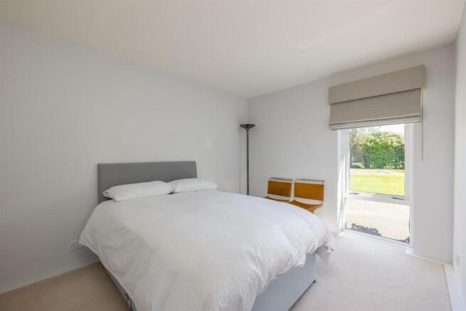 4 bed House for sale Image 12