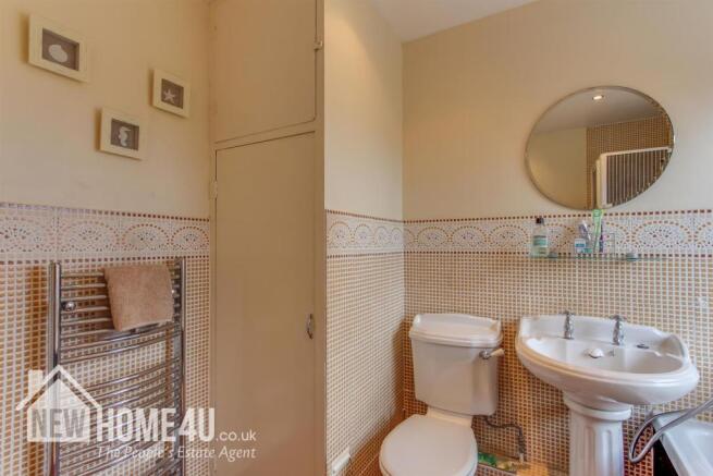 FAMILY BATHROOM: