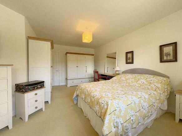 2 bed Flat for sale Image 5