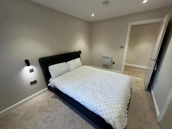 2 bed Apartment to rent Image 4