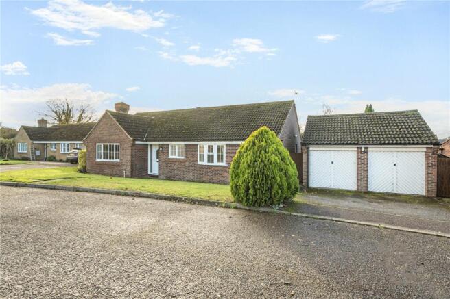 3-bed bungalow on Walnut Close, Hopton, Diss, Suffolk, IP22, £415,000