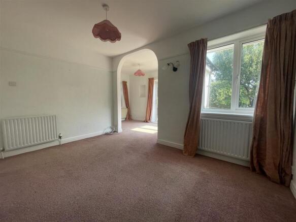LOUNGE & DINING ROOM