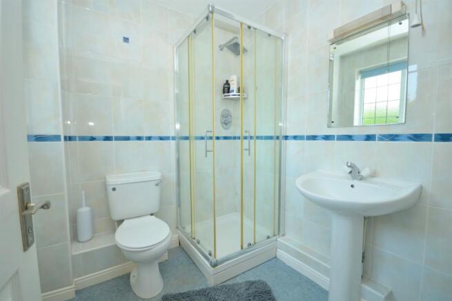 Ensuite to Bedroom 2