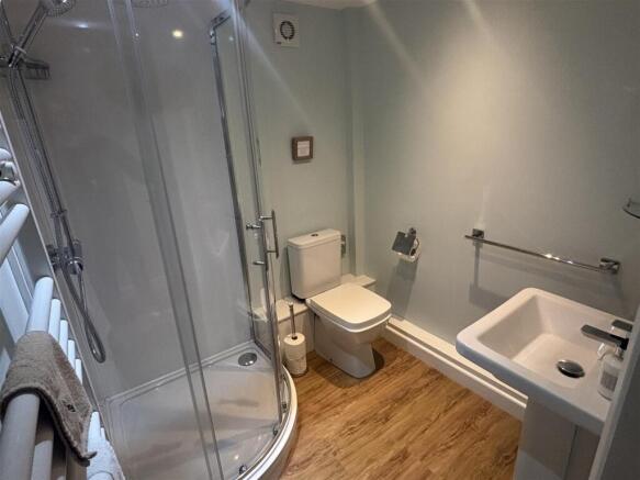 8 bed House for sale Image 11