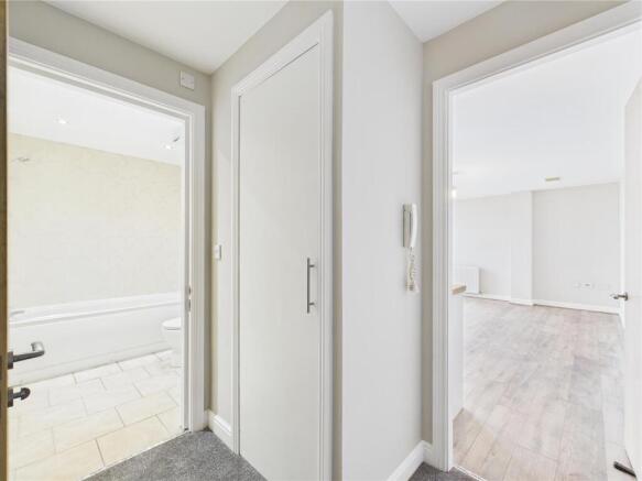 Studio to rent Image 12