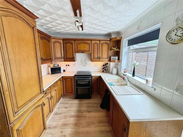 3 bed Semi-Detached for sale Image 6