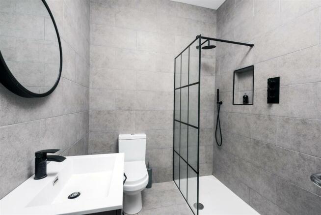 Master En-Suite.jpg