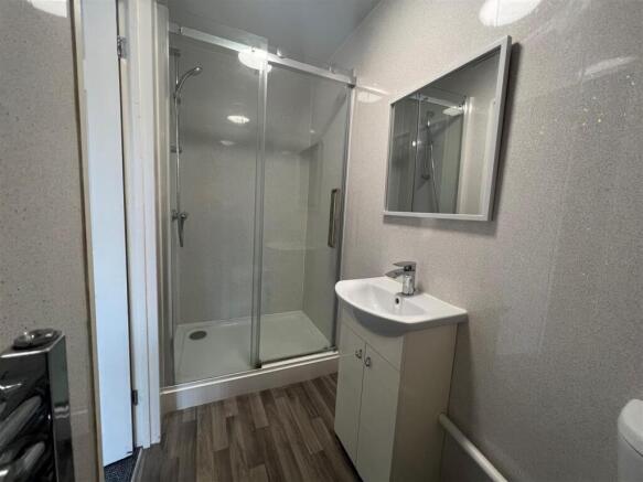 1 bed House Share to rent Image 8