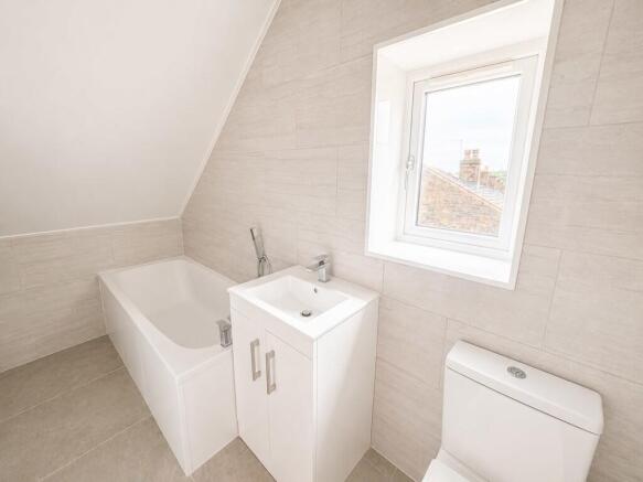 5 bed Semi-Detached for sale Image 11