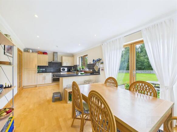 Kitchen & Dining Area