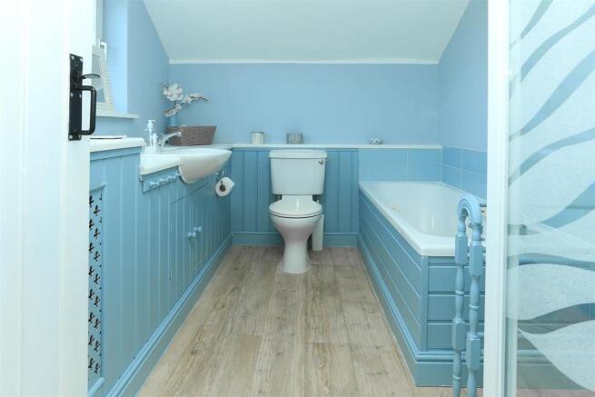 FAMILY Bathroom N.jpg