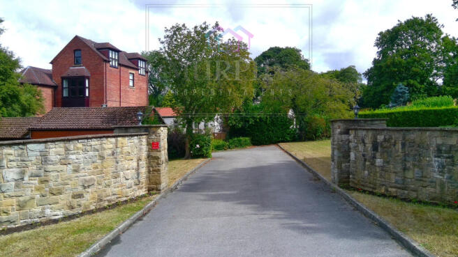 3 bed Flat for sale Image 4