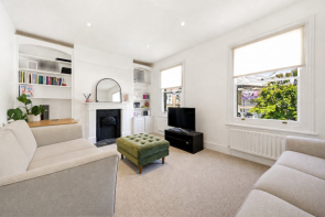 40, Rowena Crescent, London SW11 2PT