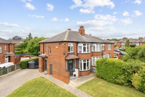 Montagu Gardens, Oakwood, Leeds, LS8