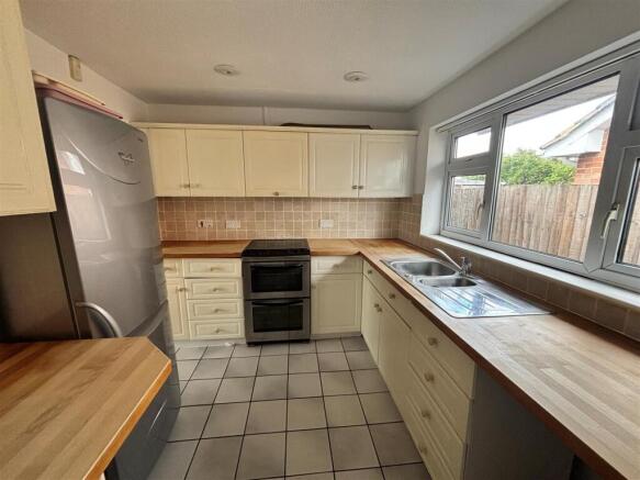 Kitchen 1.jpg