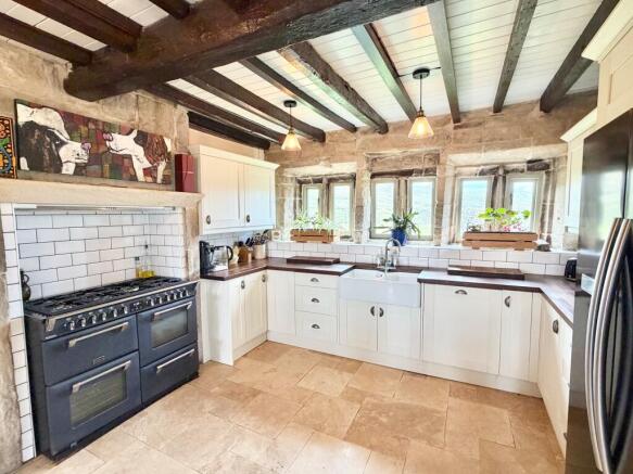 4 bed Semi-Detached for sale Image 5