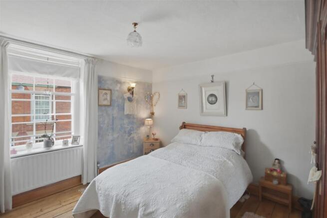 3 bed Terraced for sale Image 9